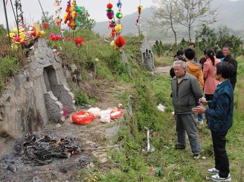 今年4月4日清明节的时候，你老家祭祖扫墓，都有哪些习俗「陕西大桥坍塌」 玻璃资讯